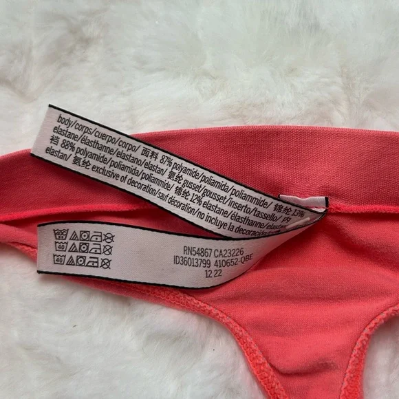Victoria's Secret Thong Panty L - Picture 3 of 4